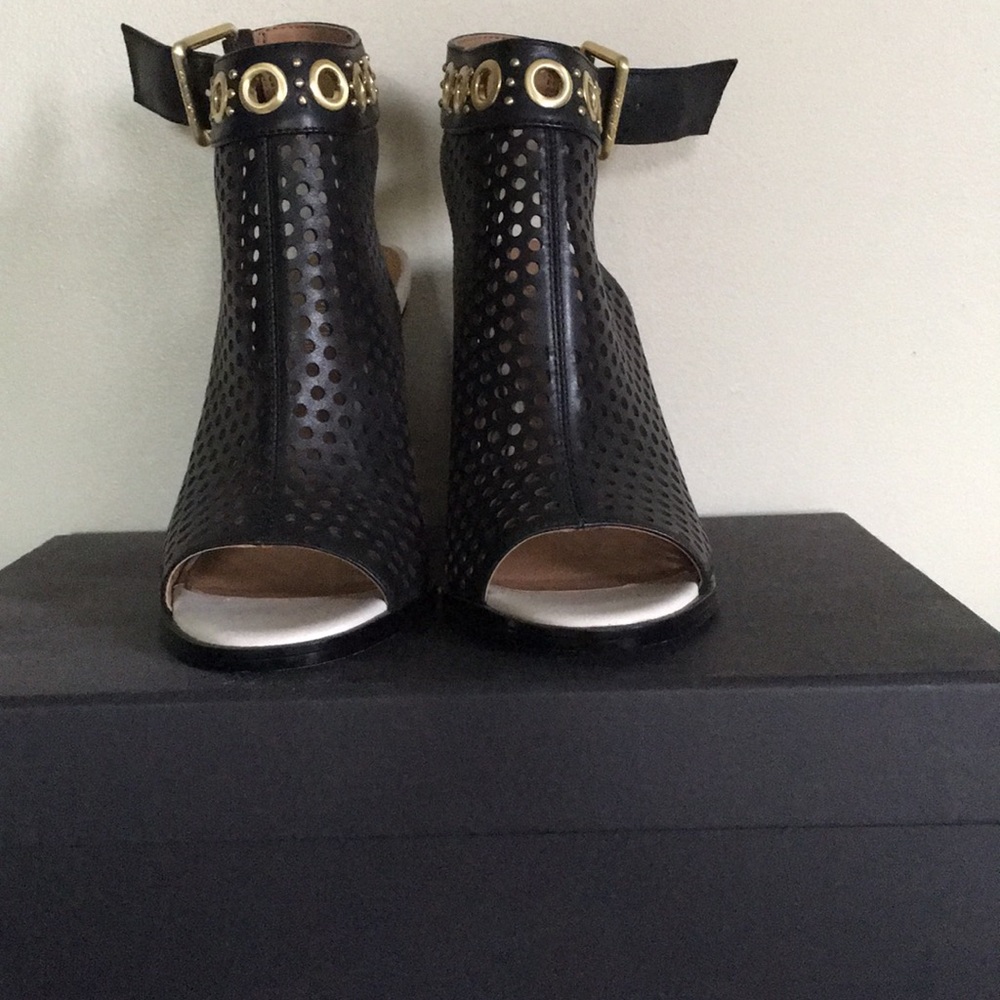Nwot Calvin Klein 4” cage heels